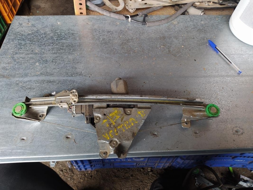 Elevalunas trasero izquierdo - Opel Vectra C (1.6i 16V Ecotec (100 cv))