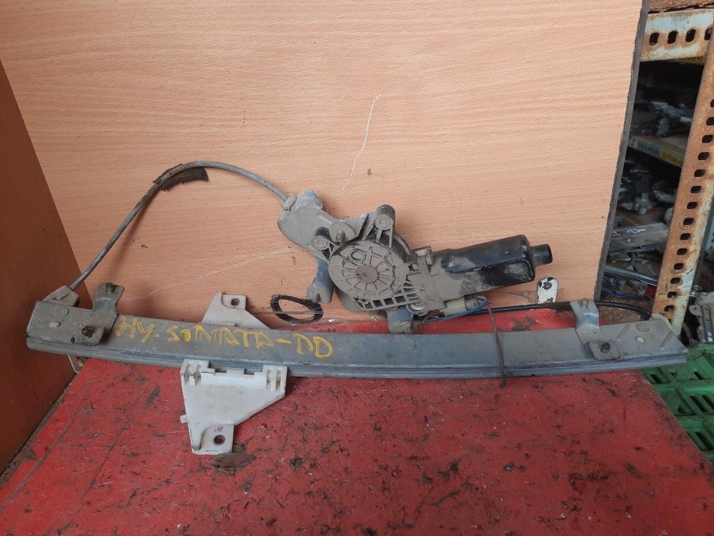 Elevalunas delantero derecho - Hyundai Sonata III (Y3) (2.0 GLS (105 cv))