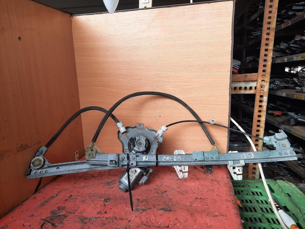 Elevalunas delantero derecho - Citroen Xsara Break (N2) (1.6 i (88 cv)) (2000)