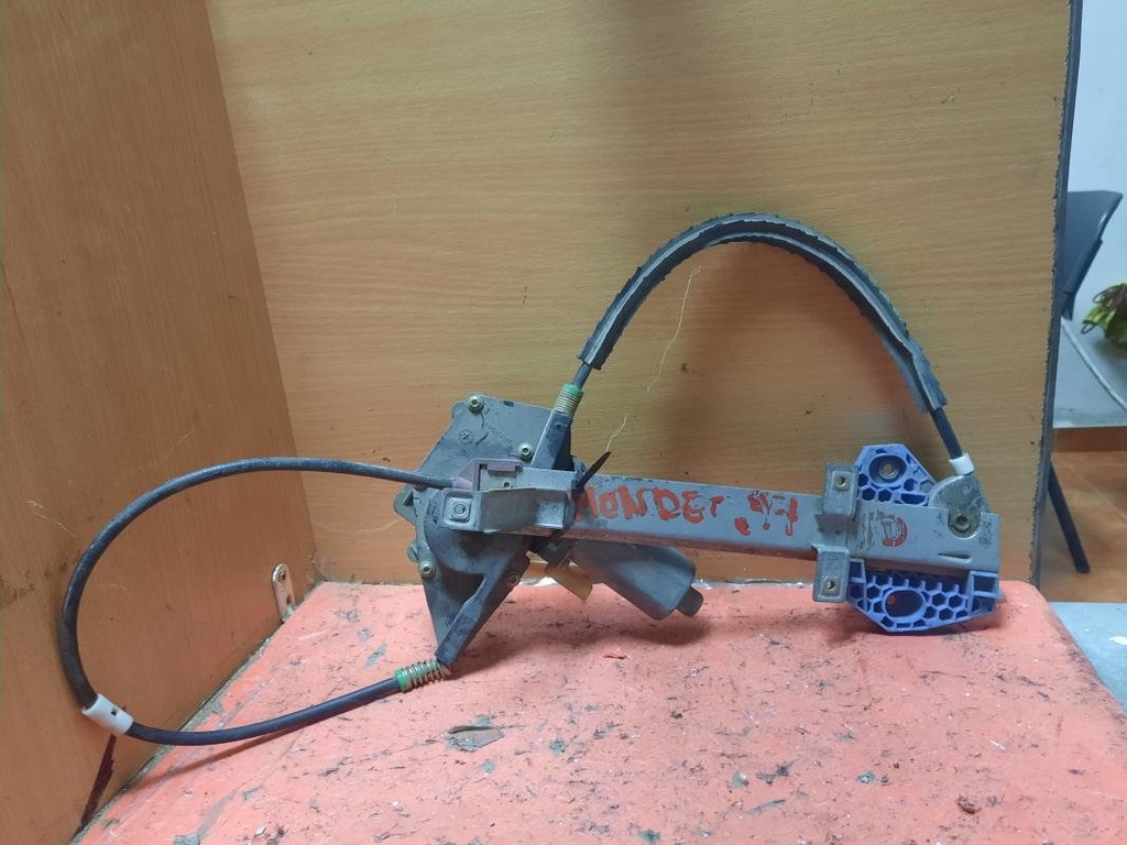 Elevalunas trasero derecho - Ford Mondeo I Hatchback (Versión 1996) (1.6 16V (95 cv))