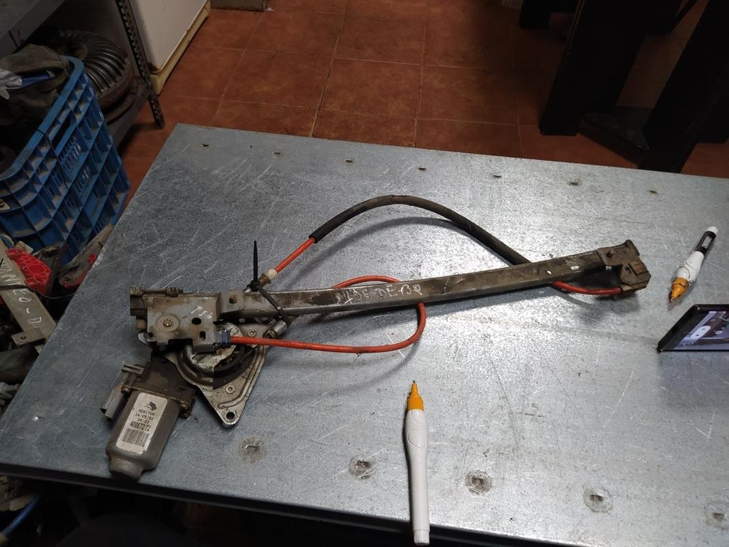 Elevalunas delantero derecho - Peugeot 106 I (1A/C) (1.6 (104 cv))