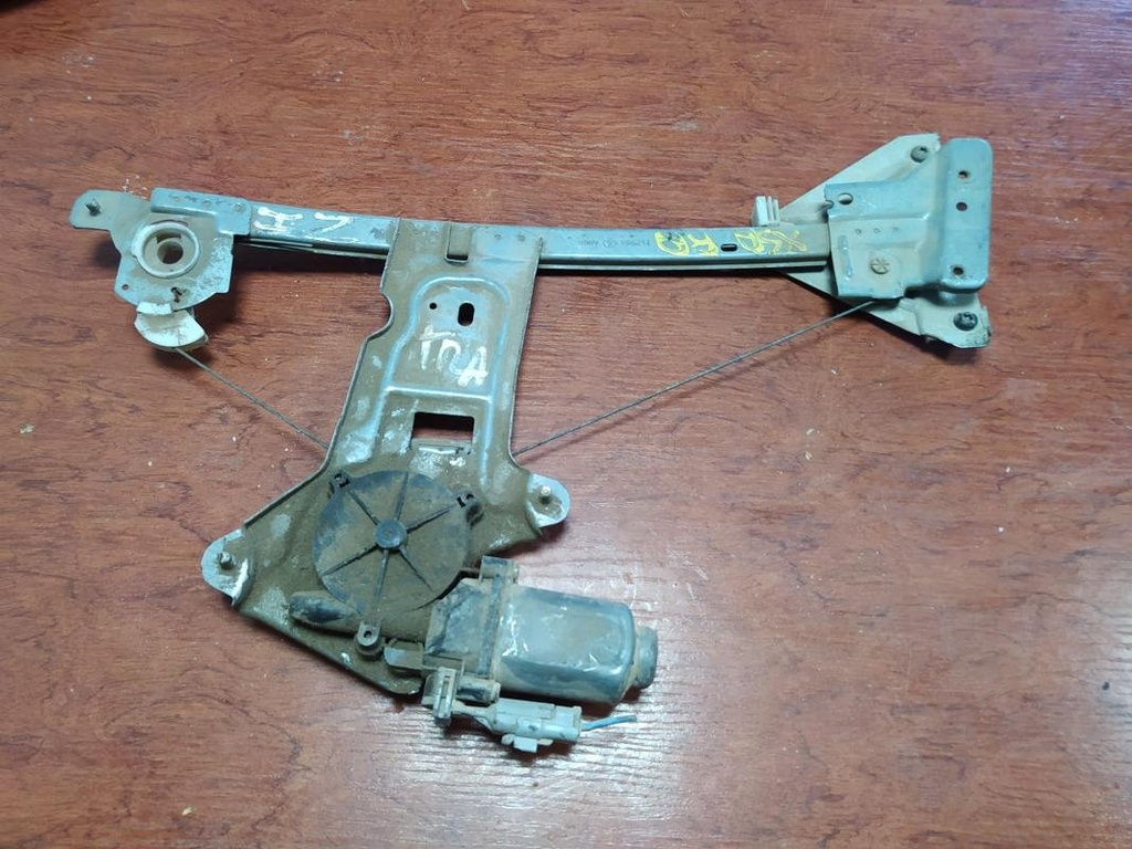 Elevalunas trasero izquierdo - Citroen Xsara (N1) (1.6 i 16V (109 cv))