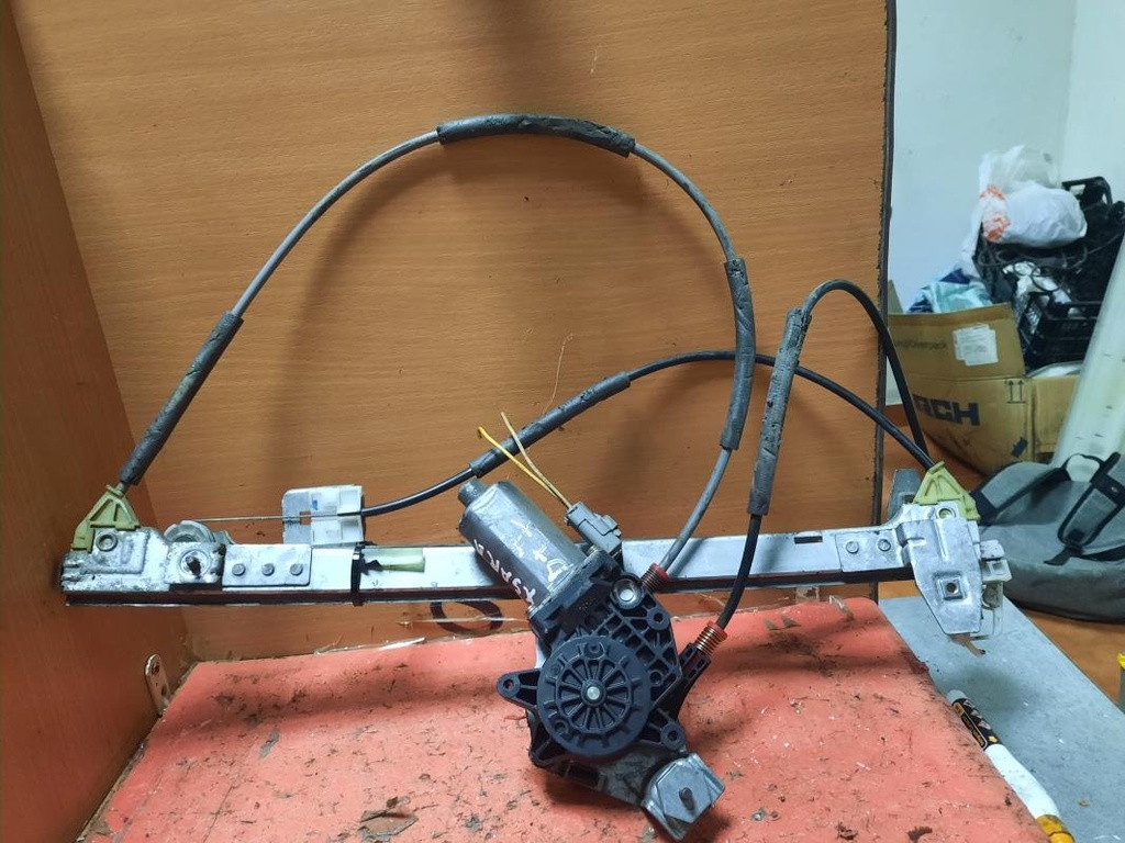 Elevalunas delantero izquierdo - Citroen Xsara (N1) (1.6 i 16V (109 cv) Automatico)