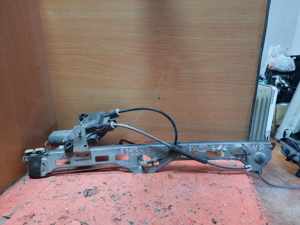 Elevalunas delantero izquierdo - Peugeot 306 (7B) (1.8 (110 cv)) (2001)