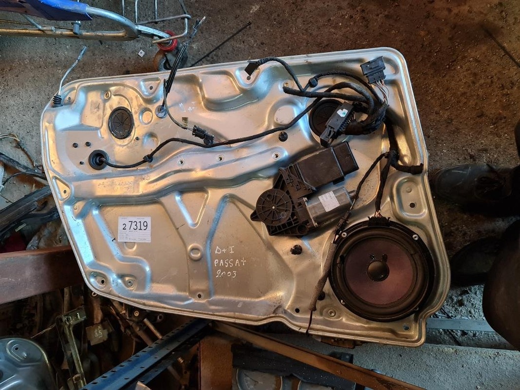 Elevalunas delantero izquierdo - Volkswagen Passat (B5) (1.8 20V (125 cv)) (2003)