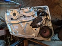 Elevalunas delantero izquierdo - Volkswagen Passat (B5) (1.8 20V (125 cv)) (2003)