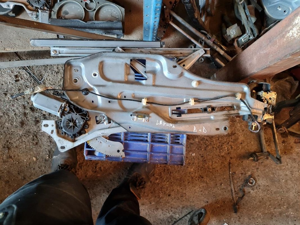 Elevalunas delantero derecho - Renault Laguna (1.8 16V (120 cv))