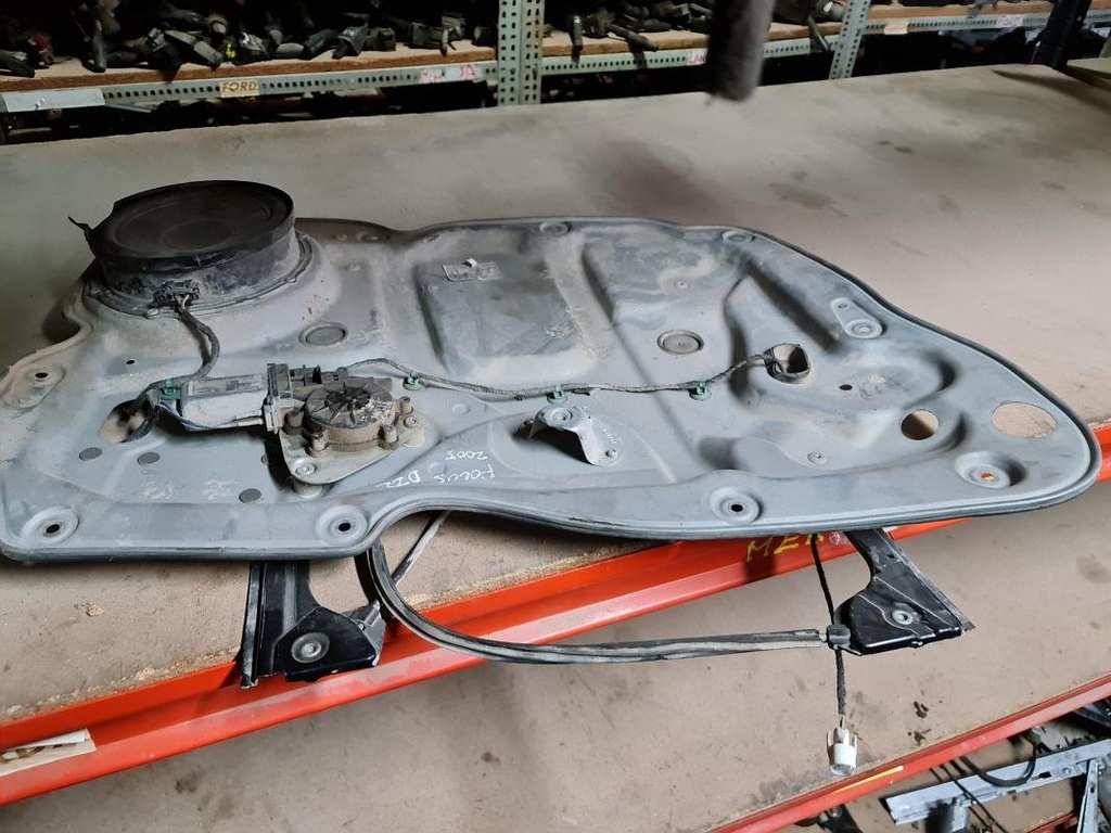Elevalunas delantero izquierdo - Ford Focus II Hatchback (1.6 Duratec 16V (100 cv) Automatico) (2005)