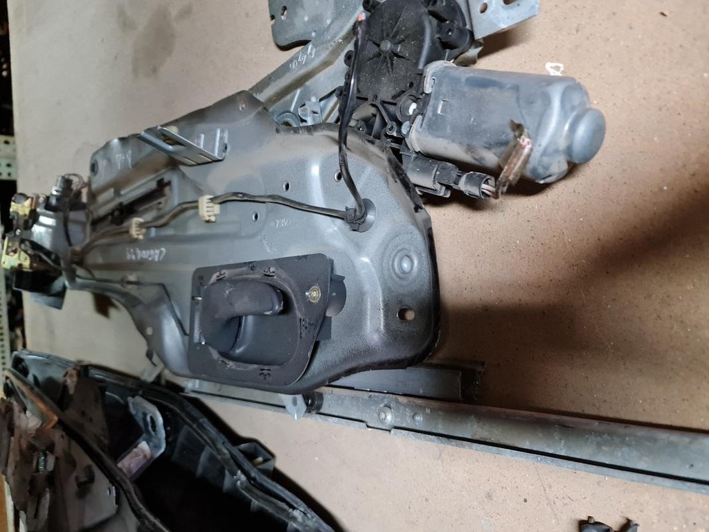 Elevalunas delantero derecho - Renault Laguna (1.9 dCi (107cv)) (1999)