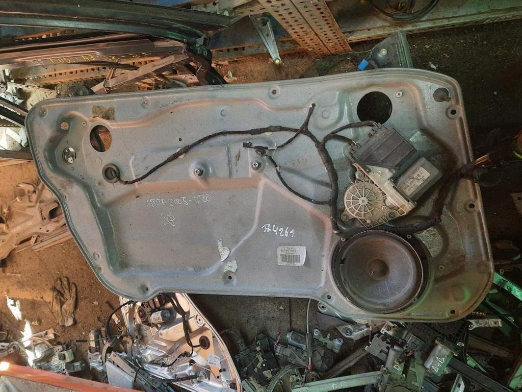 Elevalunas delantero izquierdo - Seat Ibiza III (1.4 16V (100 cv)) (2003)