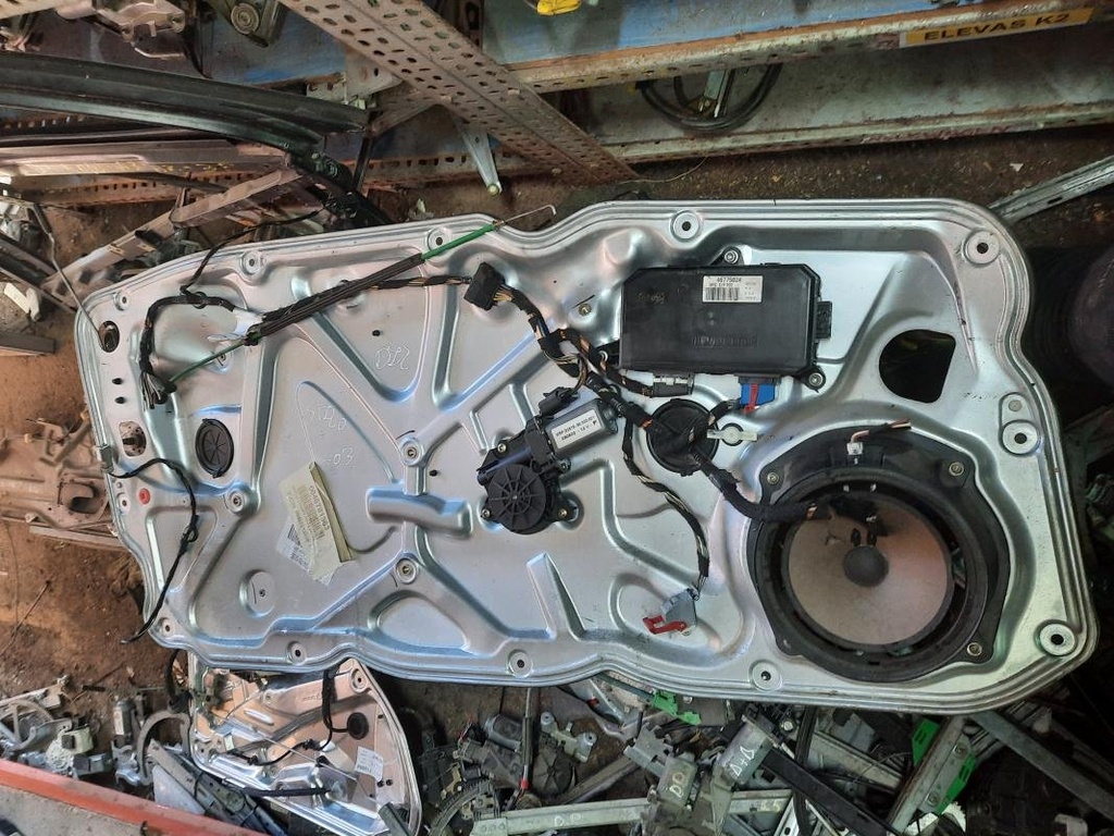 Elevalunas delantero izquierdo - Fiat Stilo (192) (1.4 i 16V (3 dr) (95 cv))