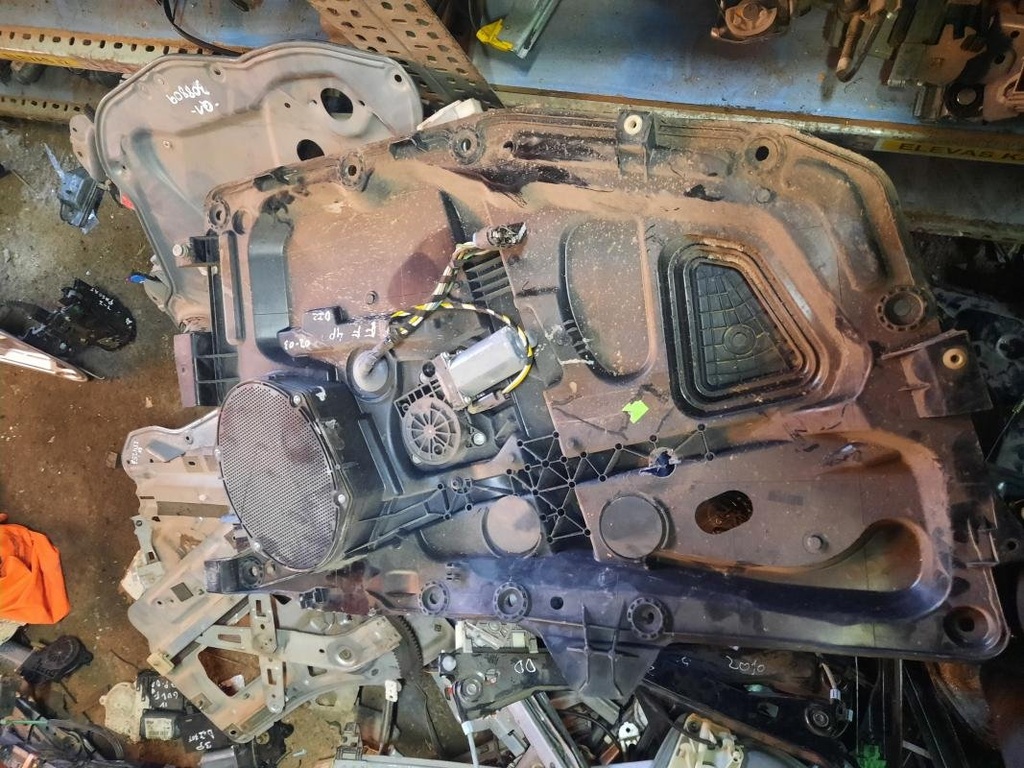 Elevalunas delantero izquierdo - Ford Fiesta VI (1.3 (68 cv)) (2003)