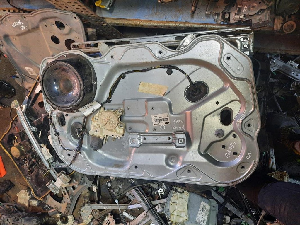 Elevalunas delantero derecho - Ford Focus II Hatchback (1.6 TDCi (90 cv)) (2005)