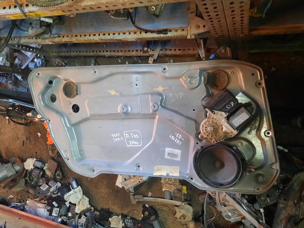 Elevalunas delantero izquierdo - Seat Ibiza III (1.4 16V (100 cv))