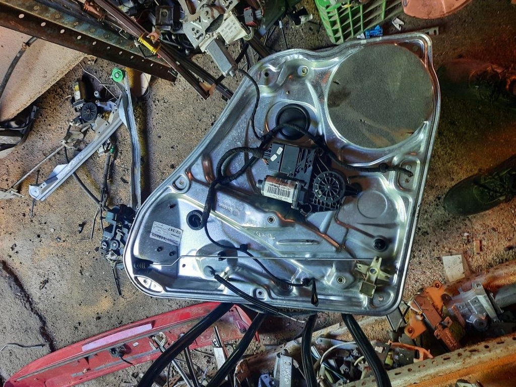 Elevalunas trasero derecho - Volkswagen Passat (B5) (1.6 (101 cv) Automatico)