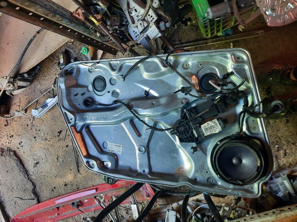 Elevalunas delantero izquierdo - Volkswagen Passat (B5) (1.8 20V (125 cv))