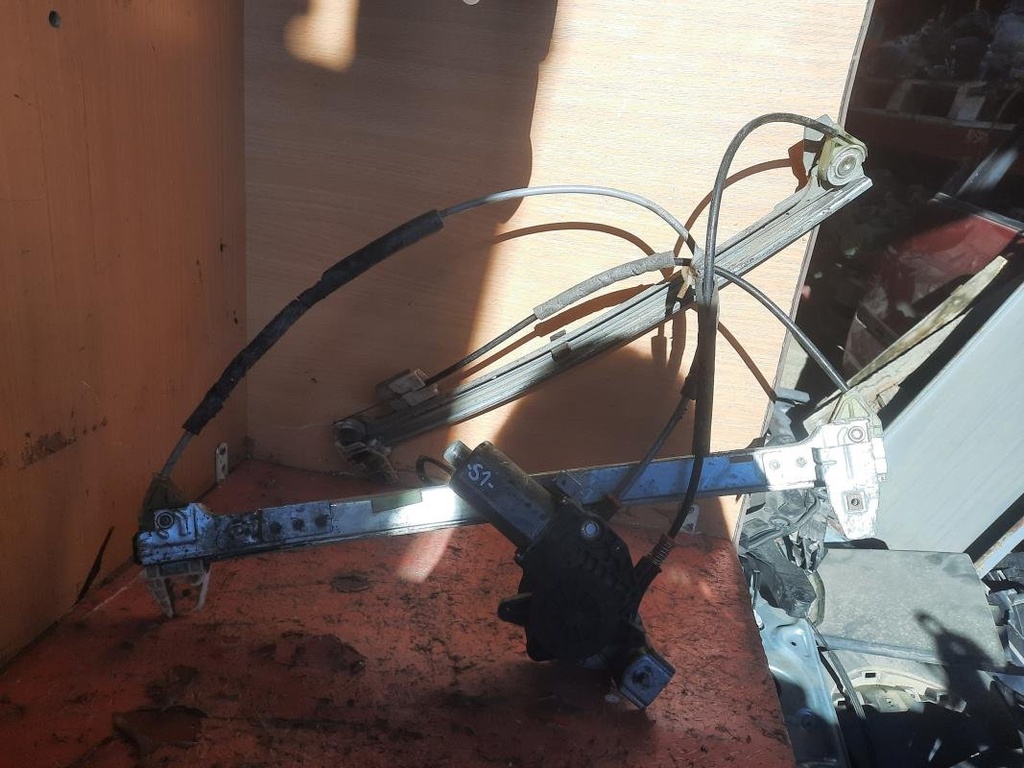 Elevalunas delantero izquierdo - Citroen Xsara (N1) (1.6 i 16V (109 cv))