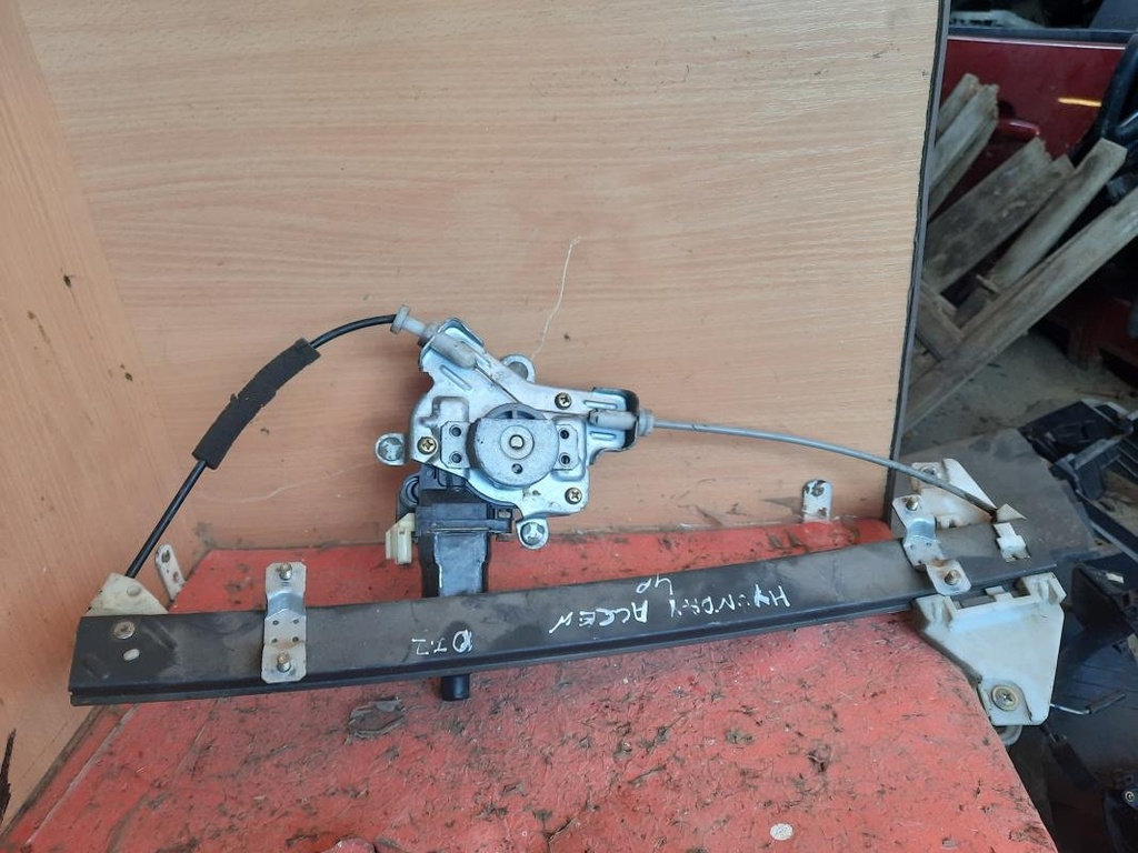 Elevalunas delantero izquierdo - Hyundai Accent II (1.5 i 12V (92 cv))