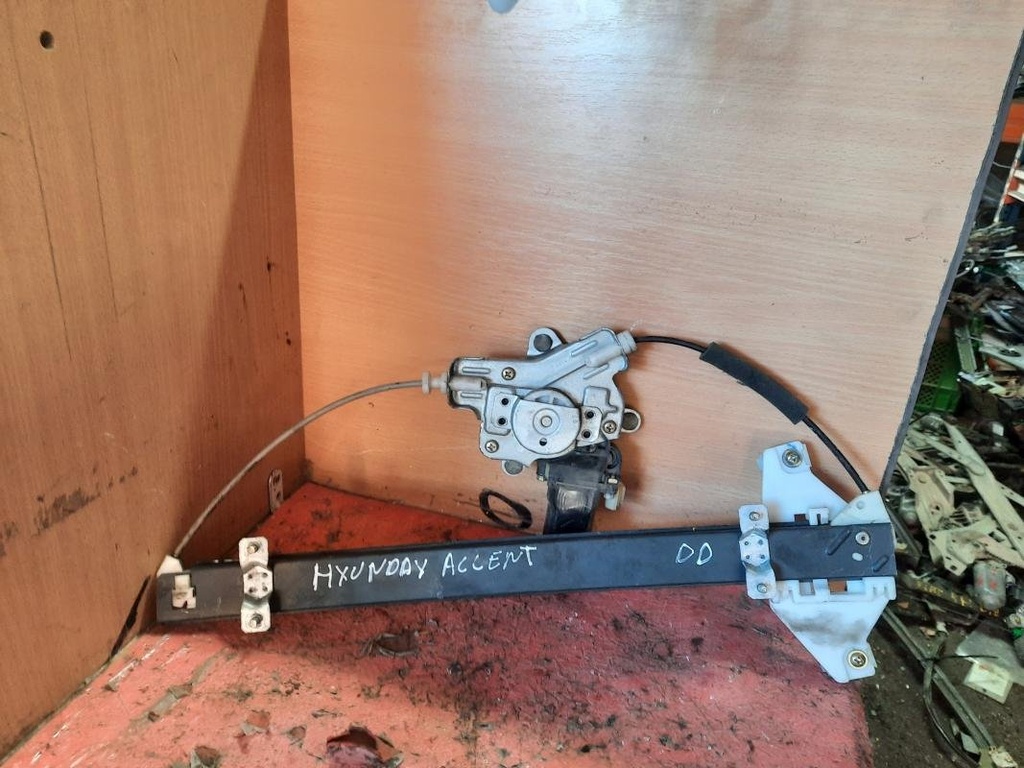 Elevalunas delantero derecho - Hyundai Accent II (1.3 i 12V (86 cv))