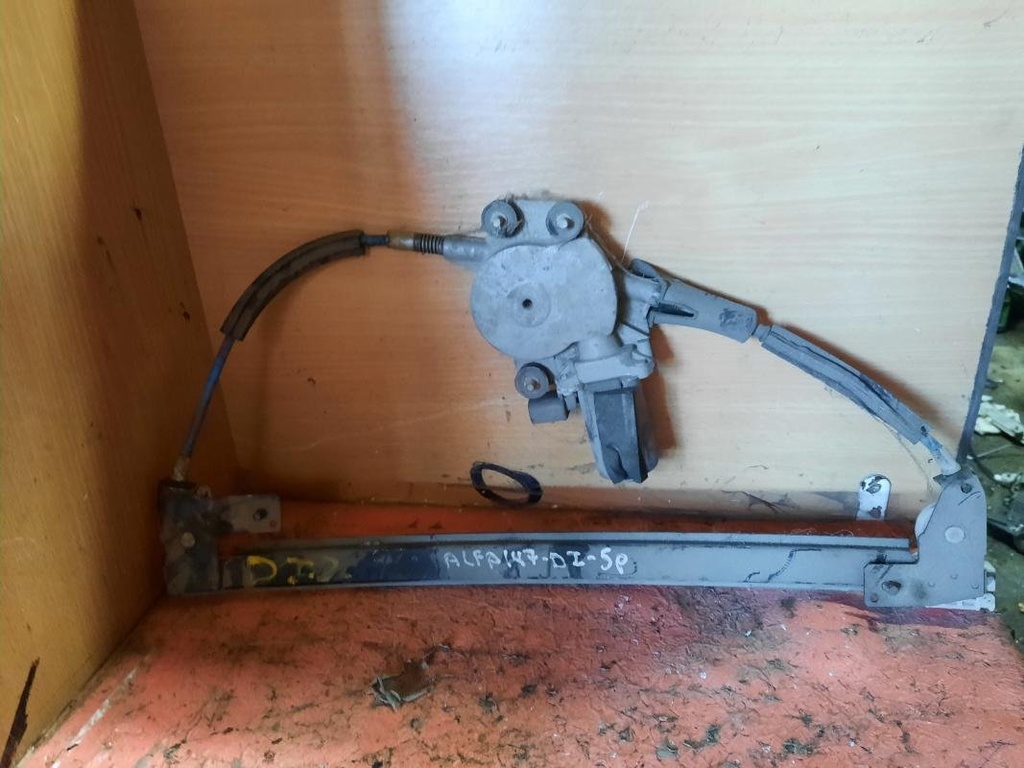 Elevalunas delantero izquierdo - Alfa Romeo 147 5-Puertas (1.9 JTD (101 cv))