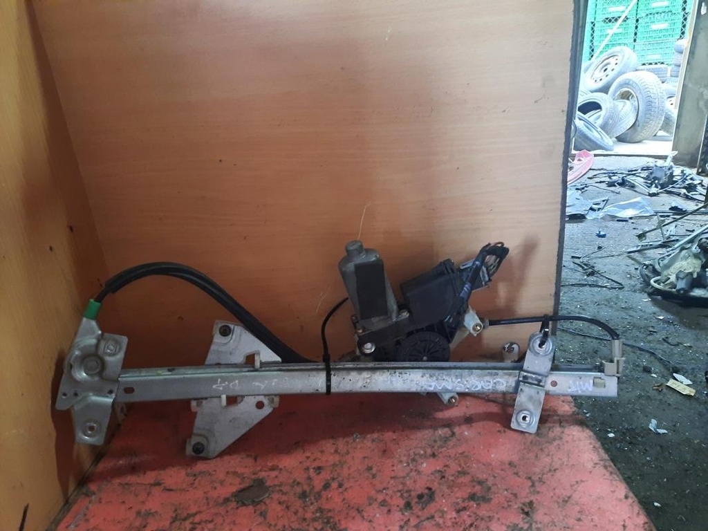 Elevalunas delantero izquierdo - Mitsubishi Carisma (1.6 (90 cv))