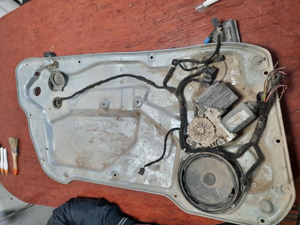 Elevalunas delantero izquierdo - Seat Ibiza III (1.4 16V (100 cv)) (2005)