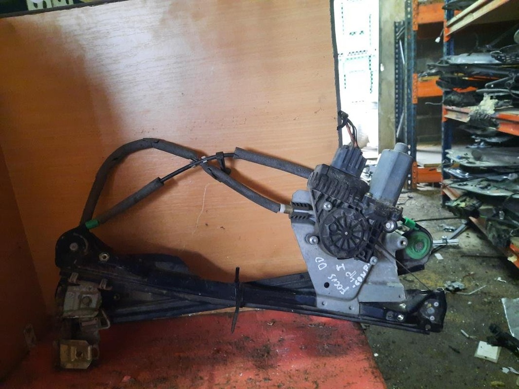 Elevalunas delantero derecho - Ford Focus Hatchback I (1.8 16V (115 cv))