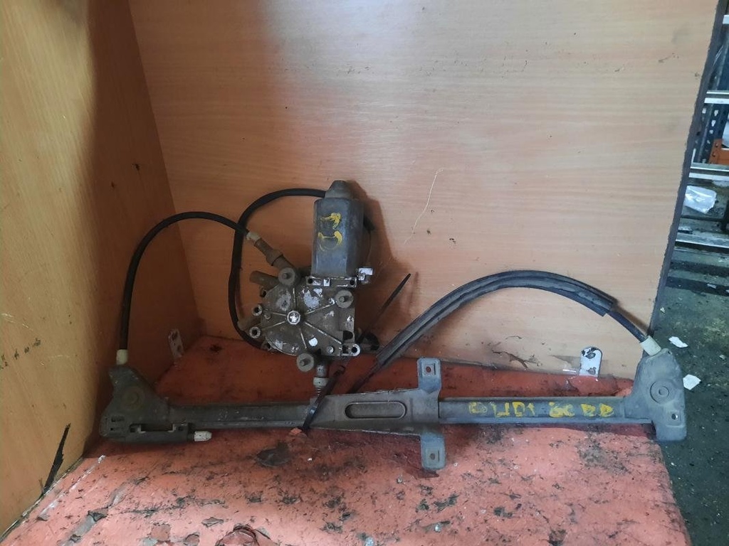 Elevalunas delantero derecho - Audi 80 II (B1) (1.3 (60 cv))