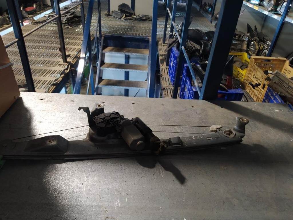 Elevalunas trasero izquierdo - Renault Scenic II (1.5 dCI (106 cv))