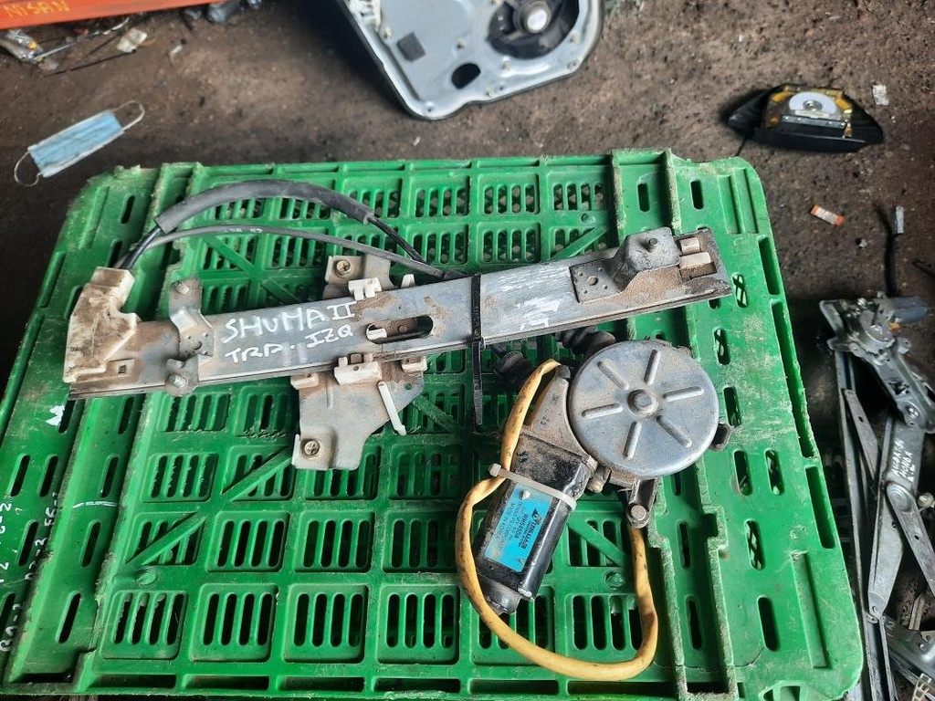 Elevalunas trasero izquierdo - Kia Shuma II (1.6 i 16V (101 cv))