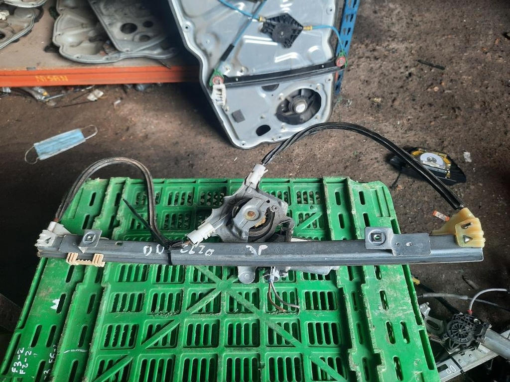 Elevalunas delantero derecho - Renault Clio II (1.2 (BB0A, CB0A) (60 cv))