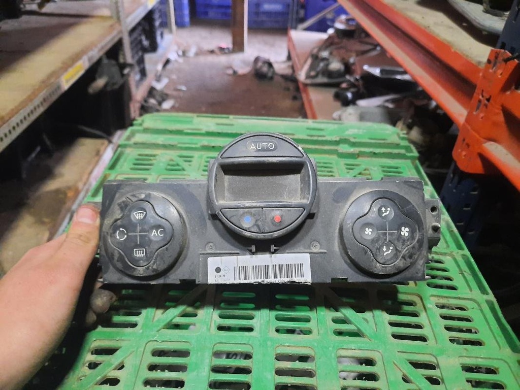 Mando calefaccion / A/A - Renault Scenic II (1.5 dCI (106 cv)) (2005)