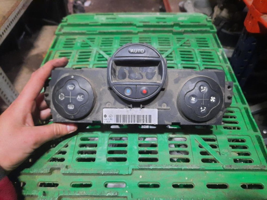 Mando calefaccion / A/A - Renault Megane II (1.5 dCi (101 cv) Automatico) (2003)