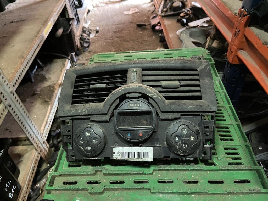 Mando calefaccion / A/A - Renault Megane II (1.4 16V (98 cv)) (2004)