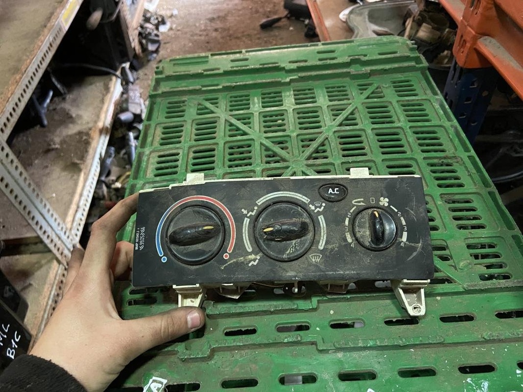 Mando calefaccion / A/A - Renault Megane I (Fase II, 1999) (1.4i 16V (95 cv)) (2000)