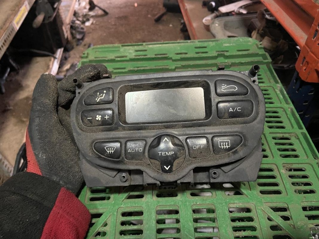 Mando calefaccion / A/A - Peugeot 206 (1.4 16V (90 cv)) (2002)