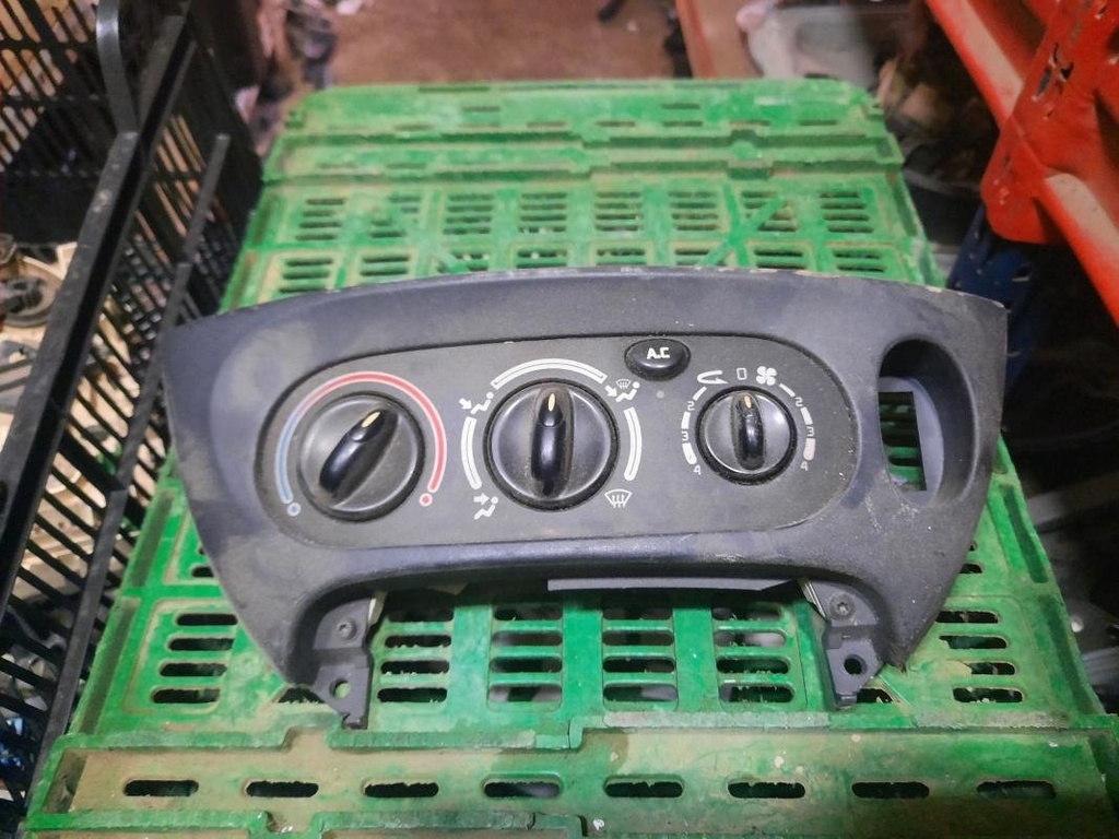 Mando calefaccion / A/A - Renault Megane I (BA) (1.6 e (90 cv) Automatico)
