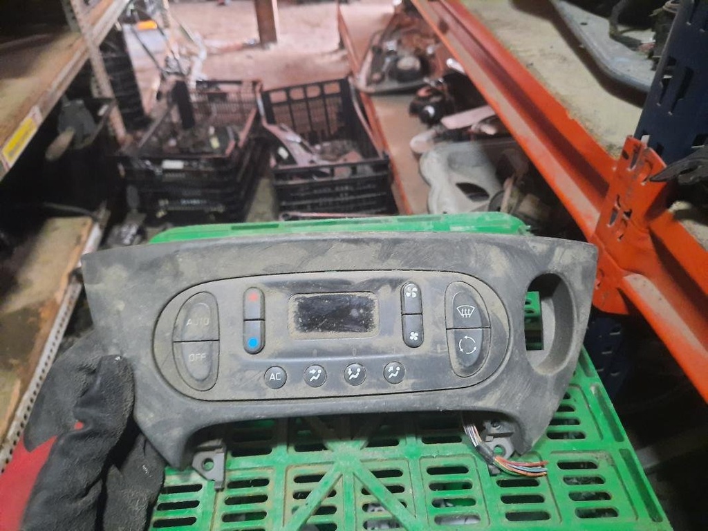 Mando calefaccion / A/A - Renault Scenic I (1.6i (90 cv)) (2001)