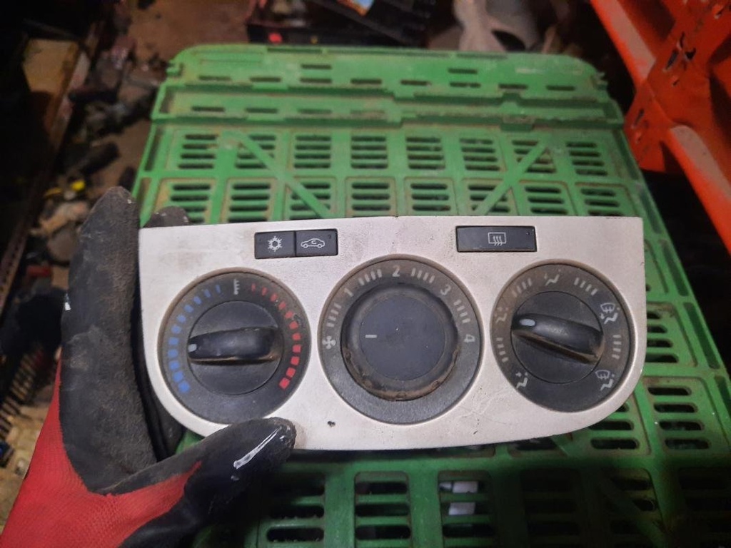 Mando calefaccion / A/A - Opel Corsa C (Versión 2003) (1.2 16V (75 cv)) (2004)