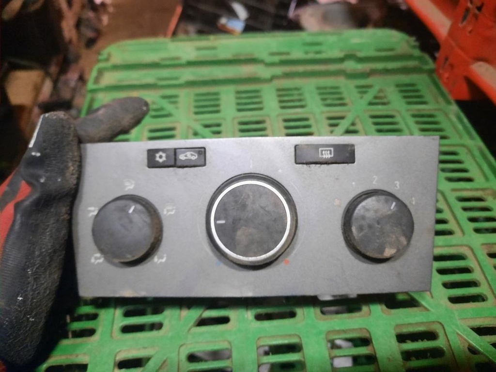 Mando calefaccion / A/A - Opel Astra H (1.4i 16V (90 cv) Automatico) (2007)
