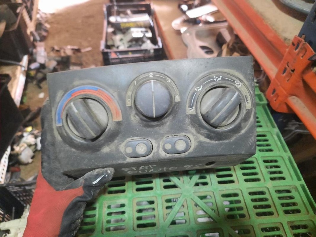 Mando calefaccion / A/A - Fiat Punto I (176) (1.2 16V (86 cv)) (1995)