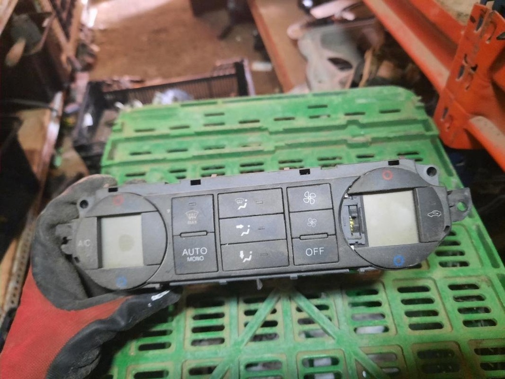 Mando calefaccion / A/A - Ford Focus II Hatchback (1.6 Duratec Ti-VCR 16V (115 cv)) (2005)