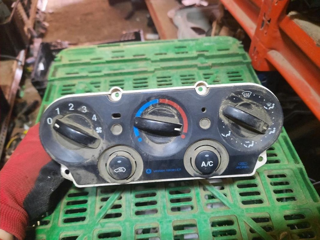 Mando calefaccion / A/A - Ford Fiesta VI (1.3 (68 cv)) (2005)