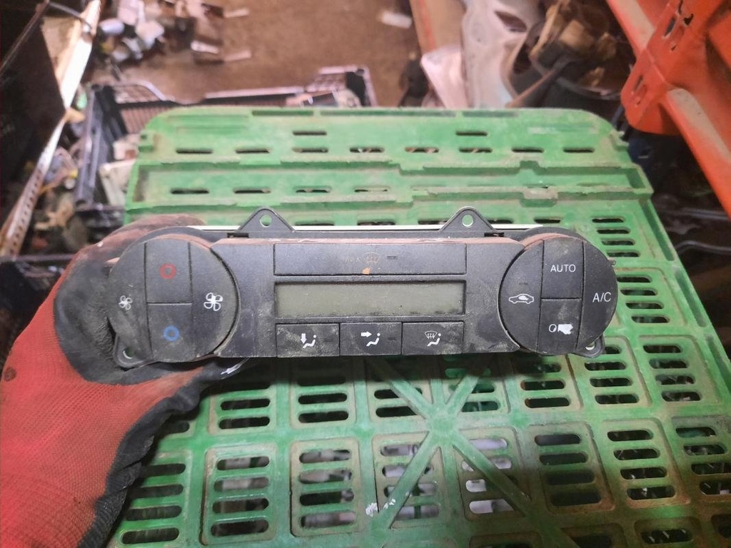 Mando calefaccion / A/A - Ford Mondeo II Hatchback (2.0 16V (145 cv) Automatico) (2005)