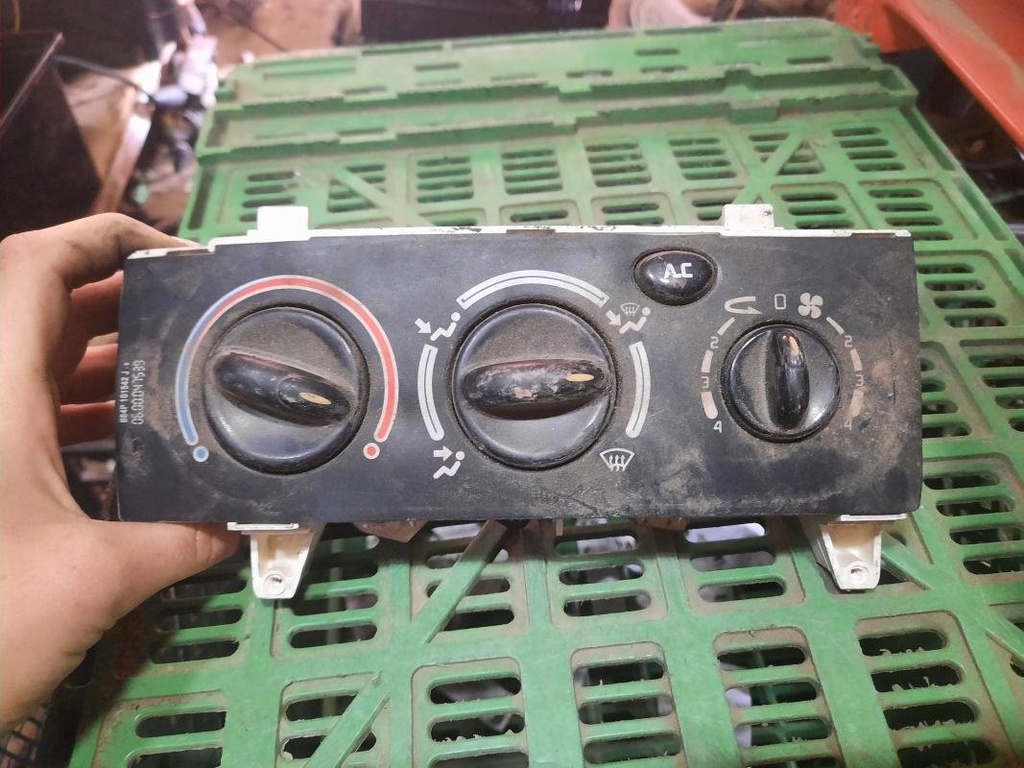 Mando calefaccion / A/A - Renault Megane I (Fase II, 1999) (1.6i 16V (107 cv)) (2000)