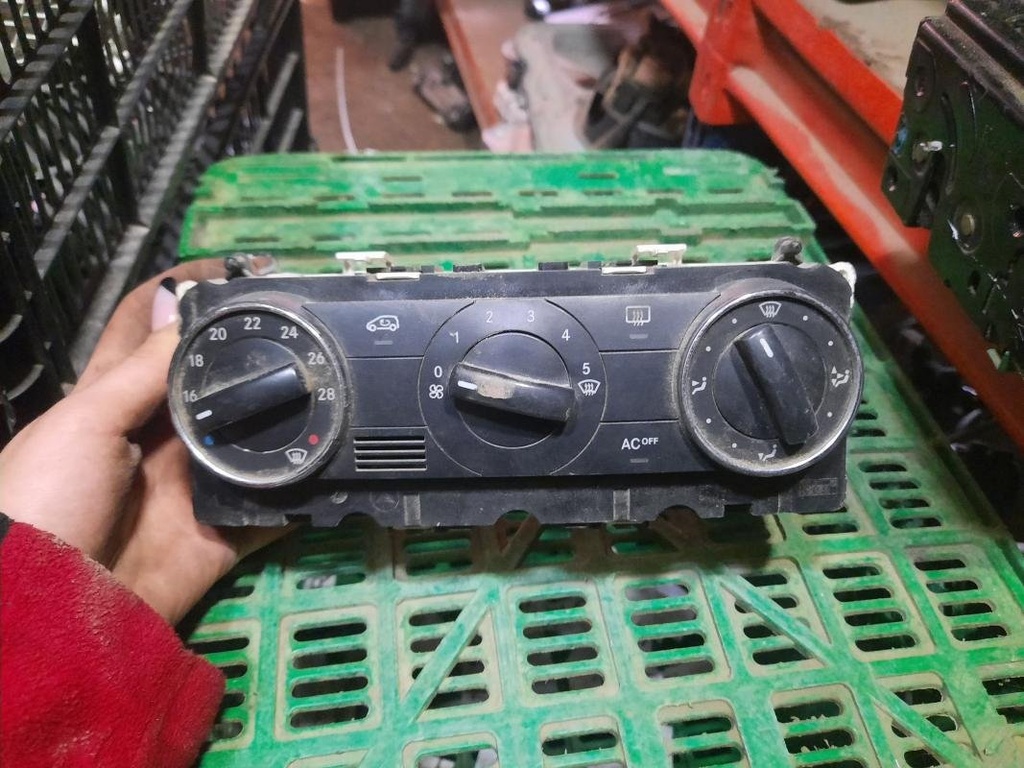 Mando calefaccion / A/A - Mercedes Benz Clase A (W169) (A 160 CDI (82 cv))