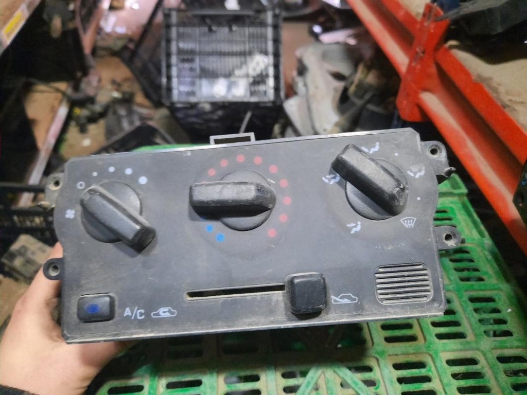 Mando calefaccion / A/A - Nissan Micra (K11) (1.0i 16V (54 cv))