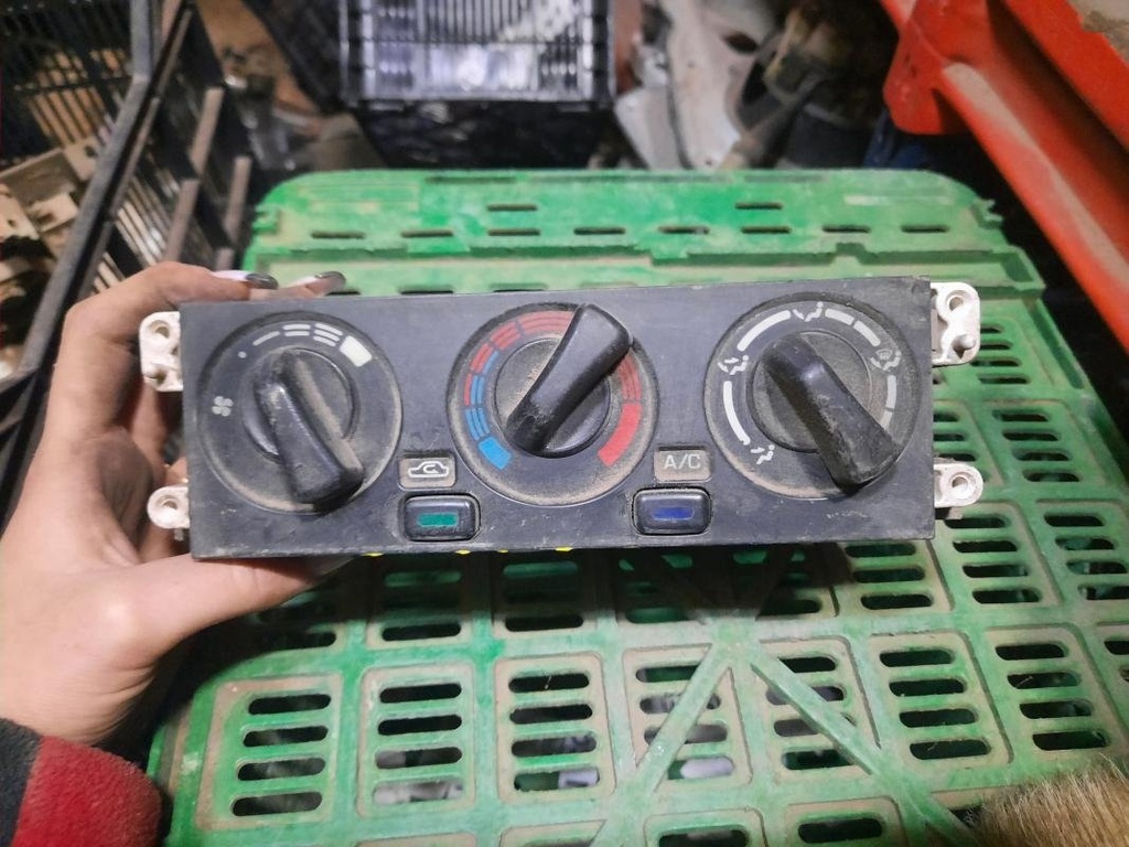 Mando calefaccion / A/A - Nissan Almera I (N15) (1.4 GX,LX (75 cv))