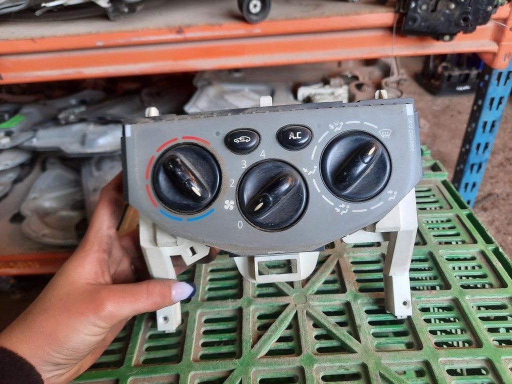 Mando calefaccion / A/A - Opel Vivaro A Tour (1.9 DI (120 cv)) (2005)