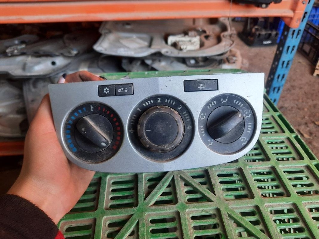 Mando calefaccion / A/A - Opel Corsa D 3-puertas (1.3 CDTI (75 cv))
